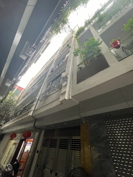 BỒ ĐỀ,LONG BIÊN 18 tỷ 90m MẶT TIỀN RỘNG 7 TẦNG THANG MÁY,NGÕ Ô TÔ,GẦN PHỐ