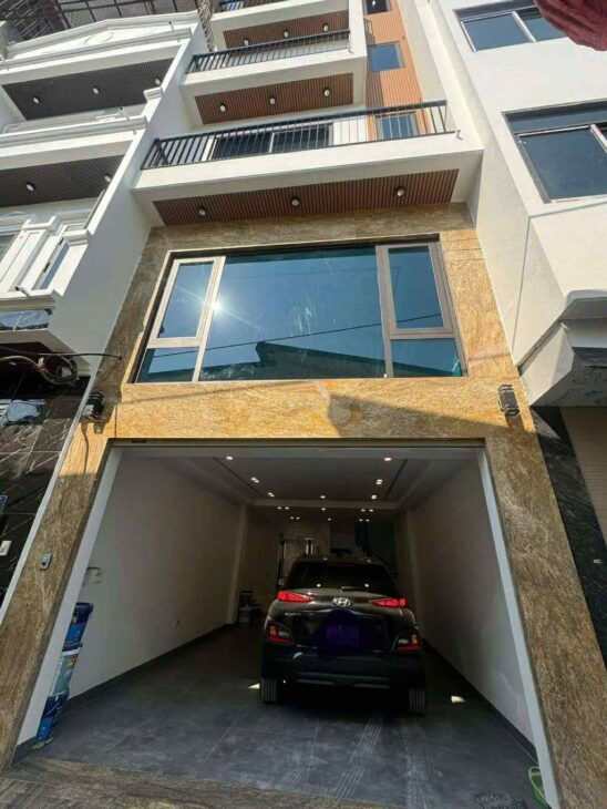 bán nhà Ngọc Thuỵ, 6 tầng thang máy, gara ôtô, full nội thất cơ bản