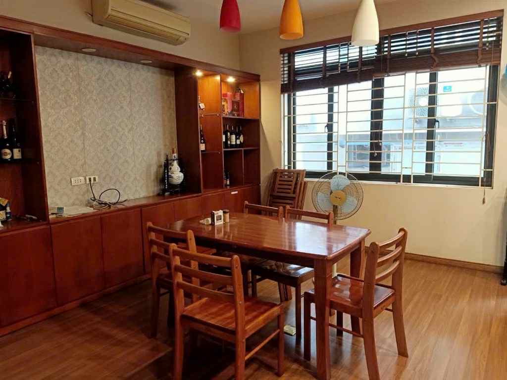 bán nhà Việt Hưng, 96m x 5 tầng, mặt tiền 6m, phân lô, vỉa hè, ôtô tránh