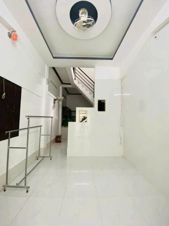 30. Cho thuê nhà hẻm Lê Lai có nội thất gần Cv Lưu Hữu Phước – Giá 6,5 triệu