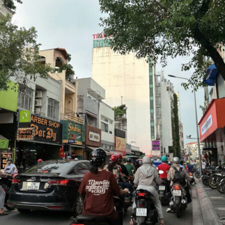 Chính chủ gửi bán nhà 1 sẹc Huỳnh Văn Bánh 4 lầu 84m2 ngay chợ Phú Nhuận KD đa nghề 15 tỷ.