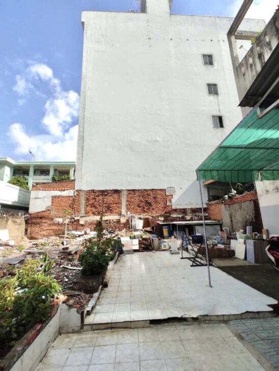 Đất Mặt tiền thụt 162m2, Nở hậu – Quang Trung GV