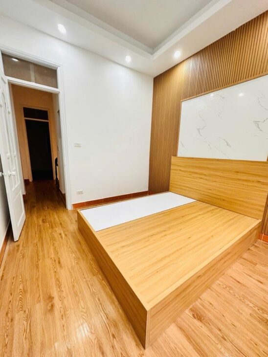 Chỉ 5,9 tỷ có ngay nhà gần phố Hoàng Hoa Thám 37m², 5 tầng, dân xây
