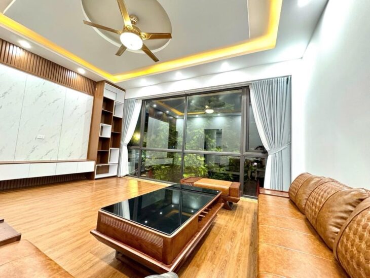 Nhà Cầu Diễn 6 tầng, 60m², 2 thoáng, ô tô tránh, cạnh Hoàng Quốc Việt kéo dài