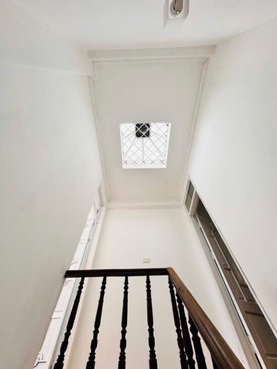 Chỉ 5,9 tỷ có ngay nhà gần phố Hoàng Hoa Thám 37m², 5 tầng, dân xây