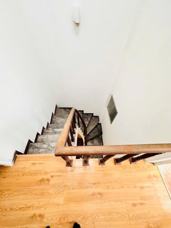 Chỉ 5,9 tỷ có ngay nhà gần phố Hoàng Hoa Thám 37m², 5 tầng, dân xây