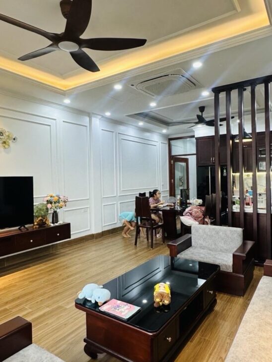 Nhà 2 mặt thoáng Thụy Phương 41m2, 5T, ô tô tránh