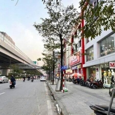 BÁN TOÀ NHÀ MẶT PHỐ PHẠM VĂN ĐỒNG – 200M² x 9T CÓ HẦM – MT 11M – DÒNG TIỀN 350TR/TH – GIÁ 125 TỶ