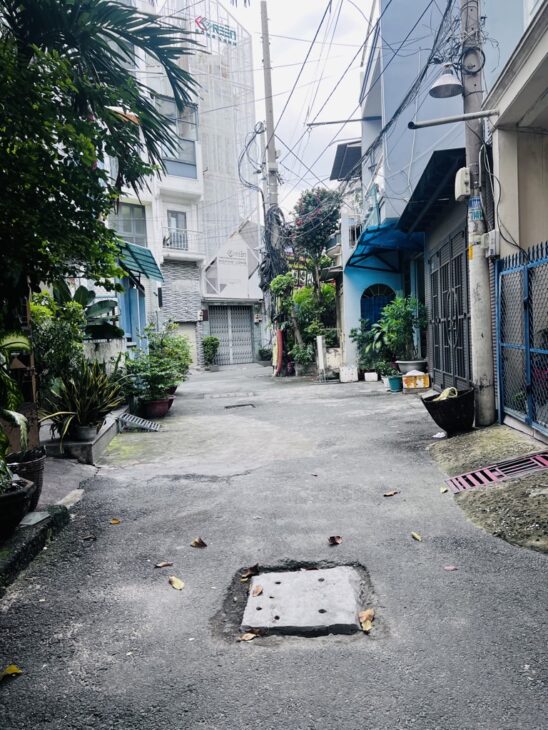 HẺM Ô TÔ ĐẬU TỚI NHÀ – SÁT MẶT TIỀN LẠC LONG QUÂN