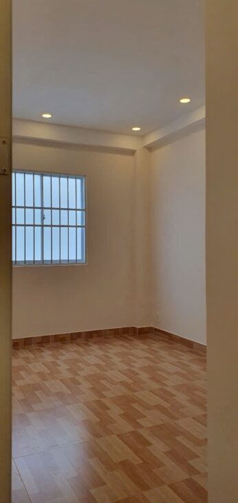 Bán căn hộ chung cư p.2 Q.5 – 74m2 có 3 pn có sổ có thang chỉ 4ty7