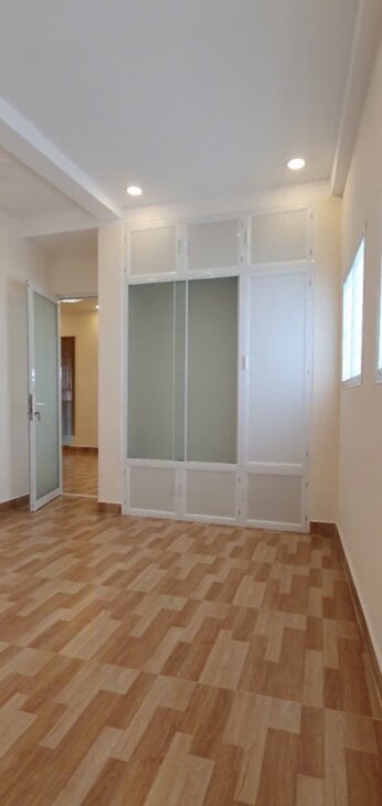 Bán căn hộ chung cư p.2 Q.5 – 74m2 có 3 pn có sổ có thang chỉ 4ty7