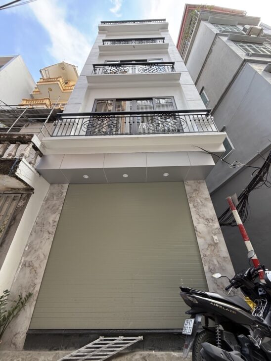 Nhà mới ở luôn phố Định Công Thượng, 5 tầng Thang máy, ô tô, chỉ 8,85 tỷ.