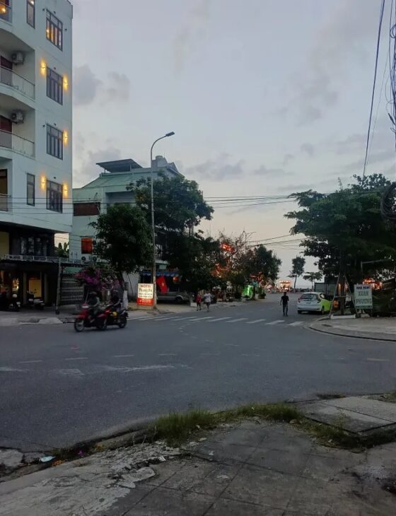 GIÁ RẺ – NHÀ MẶT TIỀN ĐƯỜNG 10M5 PHÙNG HƯNG, DT 88M2 – CẠNH BIỂN THANH KHÊ – CHỈ 7.6 TỶ