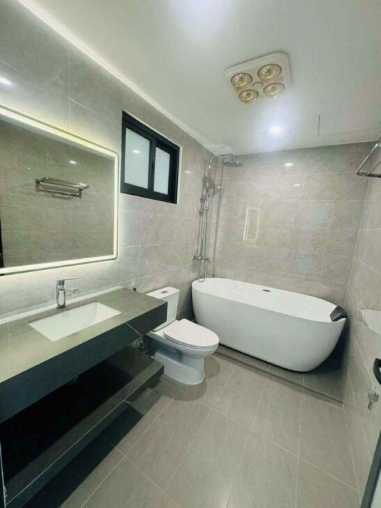 bán nhà Ngọc Thuỵ, 6 tầng thang máy, gara ôtô, full nội thất cơ bản