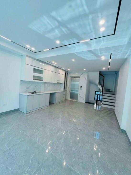 bán nhà Ngọc Thuỵ, 6 tầng thang máy, gara ôtô, full nội thất cơ bản