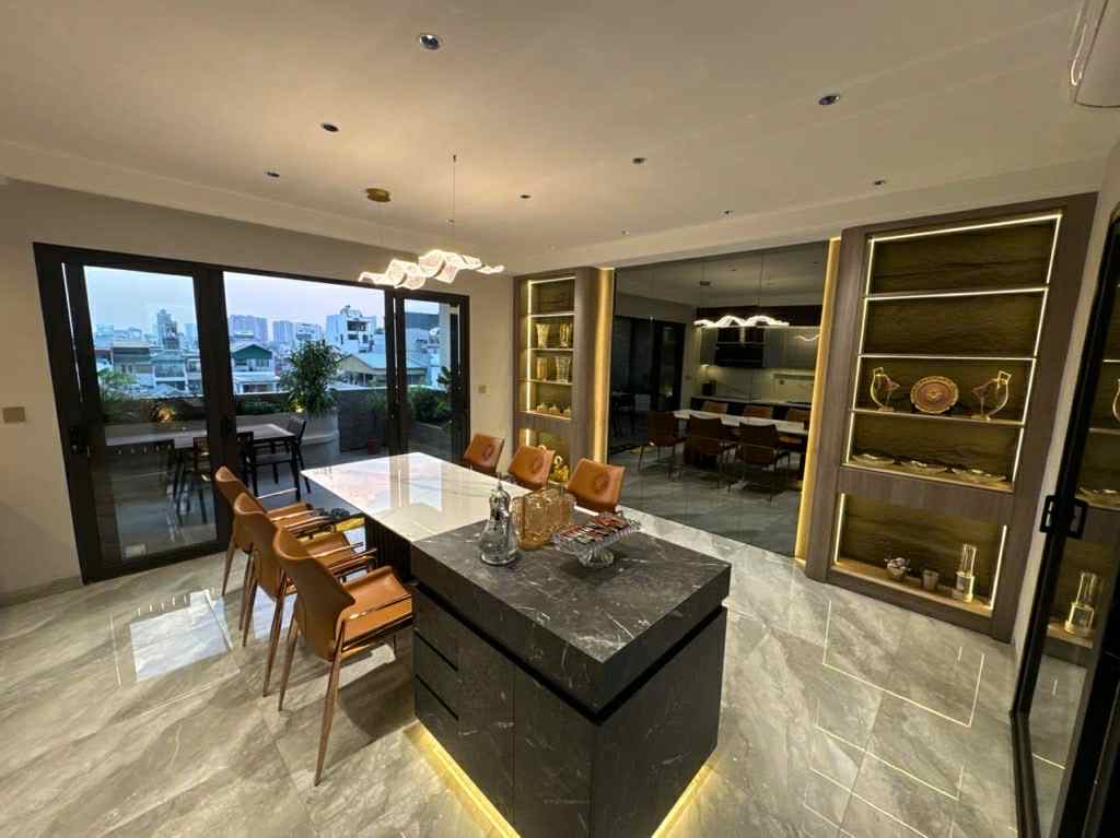 nhà đẹp Ngọc Thuỵ, 7 tầng thang máy, MT 5.7m, gara 2 xe 7 chỗ, kinh doanh, full nội thất