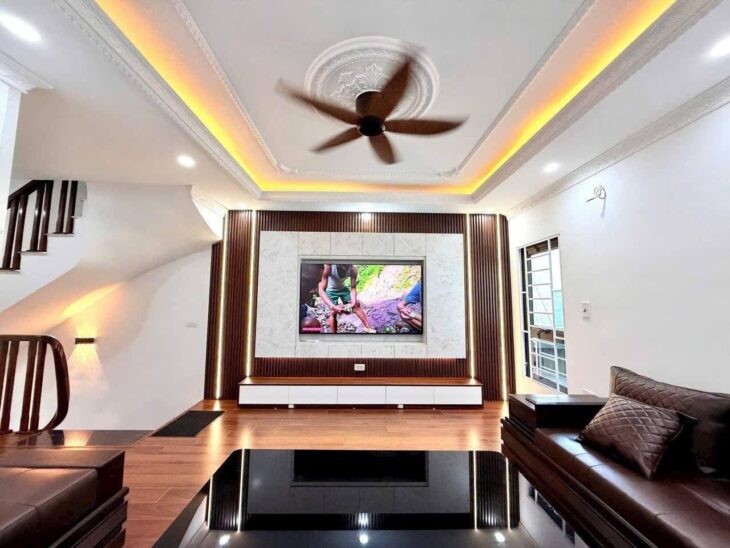 Thanh Trì 45m2, 5 tầng 8.2 tỉ thang máy nhập khẩu, full nội thất xịn