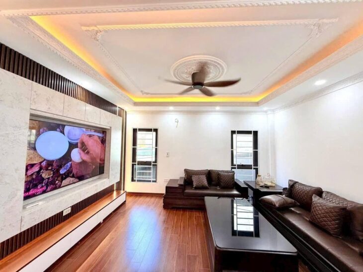 Thanh Trì 45m2, 5 tầng 8.2 tỉ thang máy nhập khẩu, full nội thất xịn