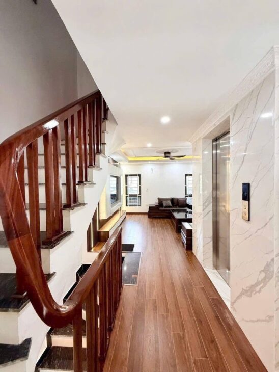 Thanh Trì 45m2, 5 tầng 8.2 tỉ thang máy nhập khẩu, full nội thất xịn