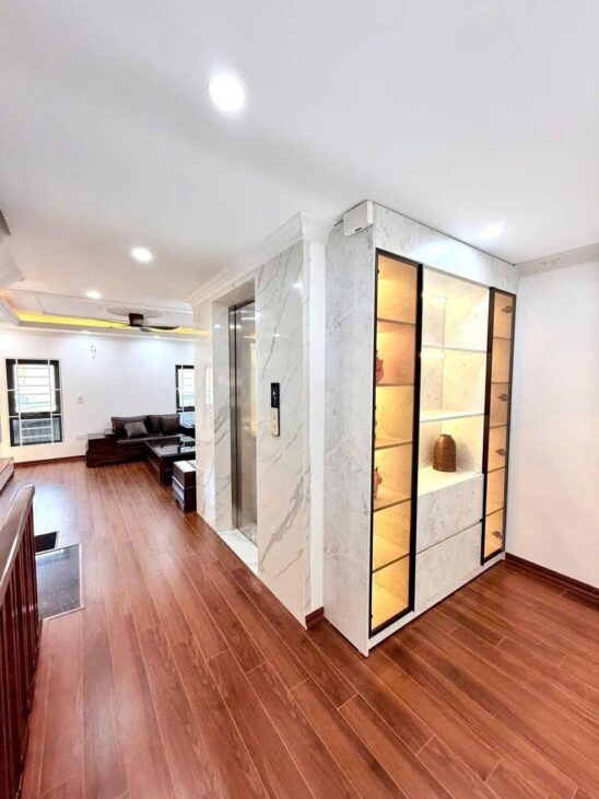 Thanh Trì 45m2, 5 tầng 8.2 tỉ thang máy nhập khẩu, full nội thất xịn