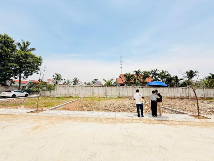 Mặt tiền : 5,5m full thổ cư .