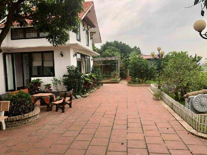 biệt thự sân vườn Bồ Đề, 1200m x 3 tầng, mặt tiền 25m, tựa sơn hướng thuỷ, nội thất cao cấp, tiểu