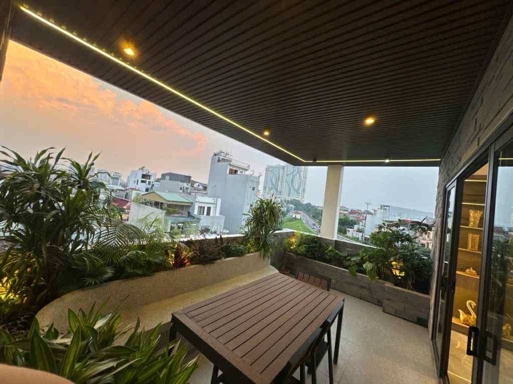 nhà đẹp Ngọc Thuỵ, 7 tầng thang máy, MT 5.7m, gara 2 xe 7 chỗ, kinh doanh, full nội thất