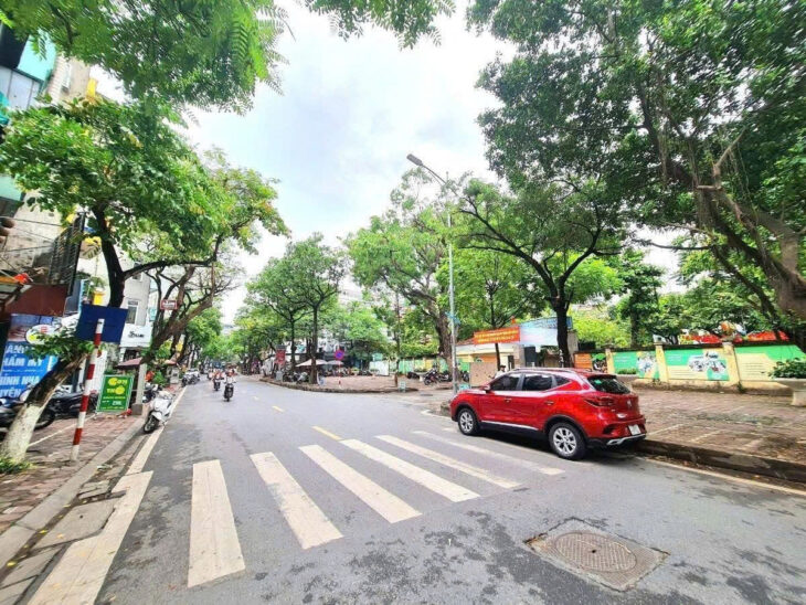 BÁN NHÀ PHỐ NGUYÊN HỒNG, ĐỐNG ĐA – 49M² x 5T – VỈA HÈ Ô TÔ TRÁNH – KINH DOANH – GIÁ 23.9 TỶ