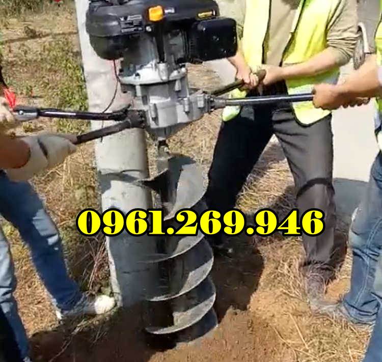 Máy khoan đất sỏi đá Okasu 7HP tặng kèm mũi khoan đường kính 300mm sâu 800mm