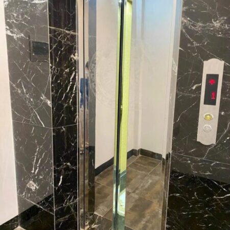 Cho thuê nhà mới, căn góc, Thái Hà, thang máy; vỉa hè 95m2* 5T- 32 Tr