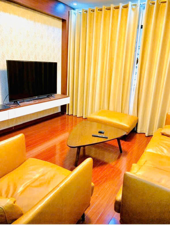 Chính Chủ Cần Bán Gấp nhà mặt ngõ Lạc Long Quân Tây Hồ 40m2 giá 12,3 tỷ .