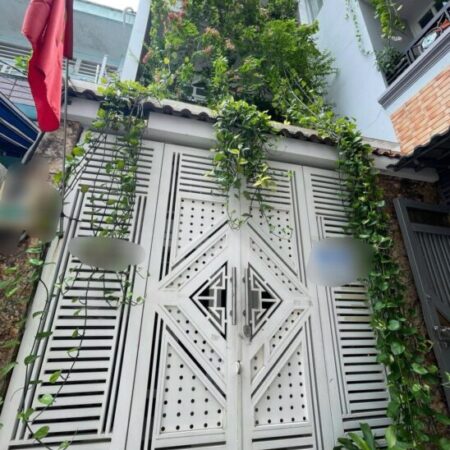 Nhà bán ngay Lạc Long Quân, Diện tích 4 x 15, 4 tầng, 3 phòng mới ở ngay, Giá chỉ nhỉnh 7 tỷ