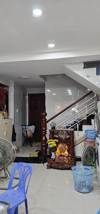 Nhà MTKD ngay sát Cộng Hoà, 6 tầng 8PN 7WC