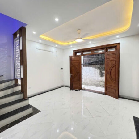 Bán nhà nguyễn sơn long biên 35m2 5 tầng full nội thất ngõ rộng 3 gác giá nhỉnh 5 tỷ