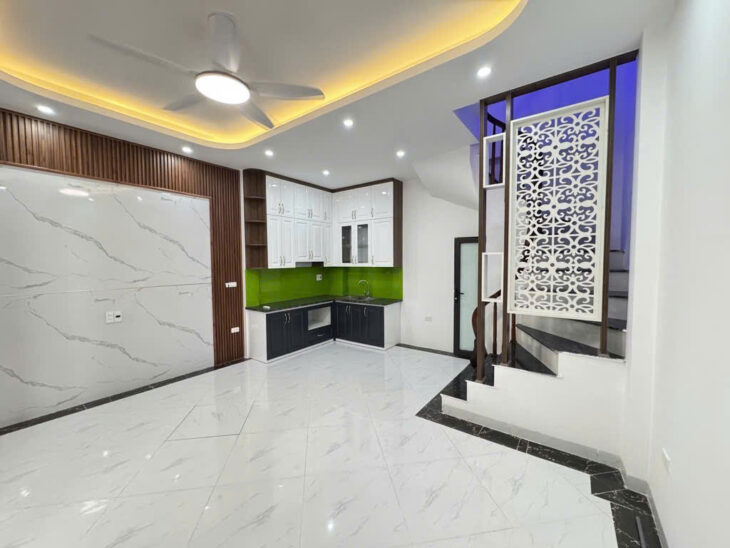 Bán nhà nguyễn sơn long biên 35m2 5 tầng full nội thất ngõ rộng 3 gác giá nhỉnh 5 tỷ