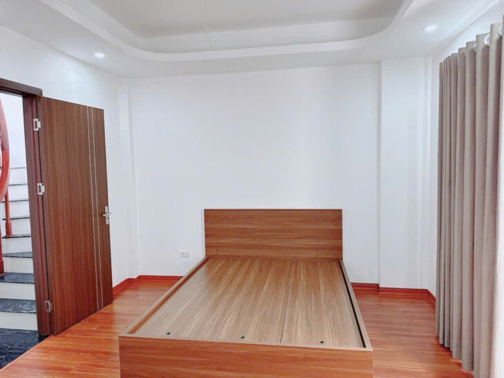 Bán nhà nguyễn sơn long biên 35m2 5 tầng full nội thất ngõ rộng 3 gác giá nhỉnh 5 tỷ