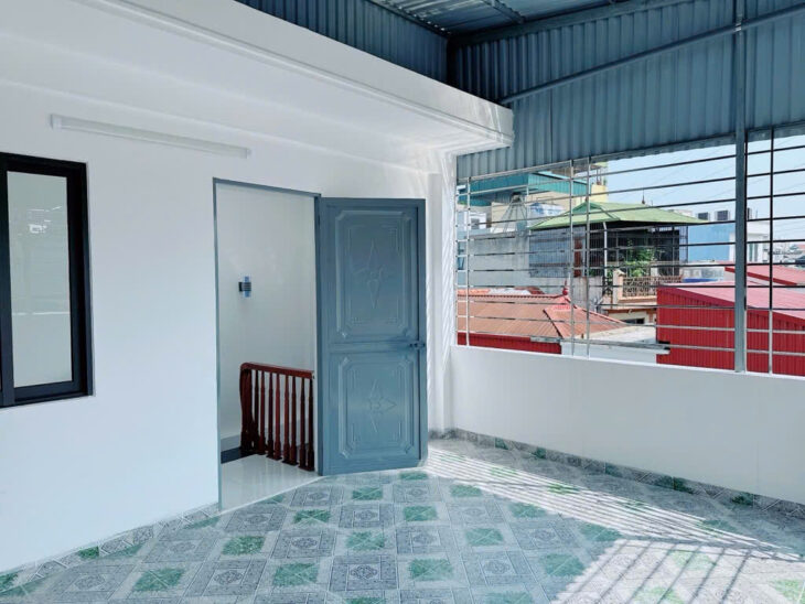 Bán nhà nguyễn sơn long biên 35m2 5 tầng full nội thất ngõ rộng 3 gác giá nhỉnh 5 tỷ