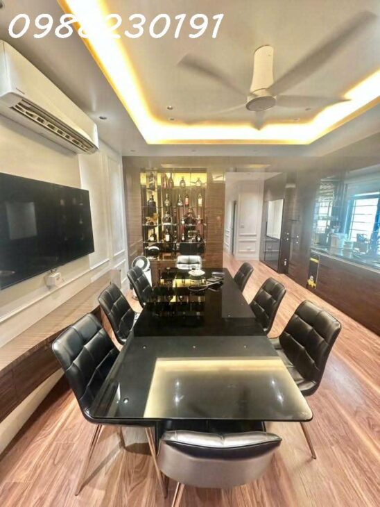 Bán nhà Việt Hưng – 6 tầng – thang máy – Lô góc – Ô tô ngủ trong nhà – sát công viên – nhỉnh 9 tỷ