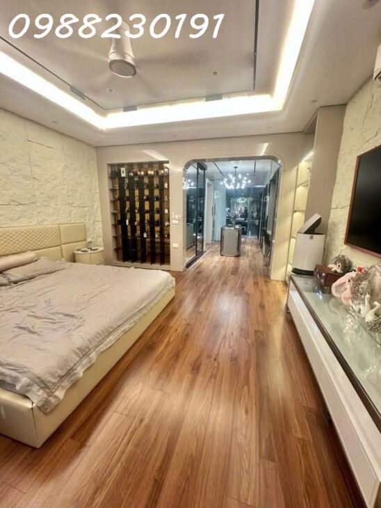 Bán nhà Việt Hưng – 6 tầng – thang máy – Lô góc – Ô tô ngủ trong nhà – sát công viên – nhỉnh 9 tỷ