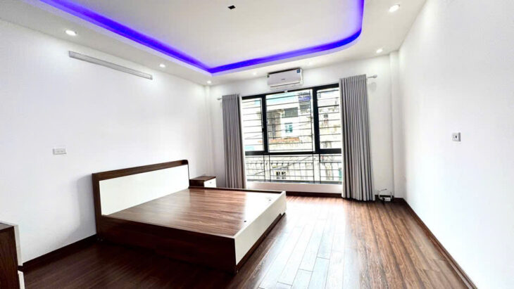 35m2 Cự Khối Phân Lô, ô tô 16 chỗ, gần Cầu Vĩnh Tuy nhà mới đẹp chỉ 5 tỷ