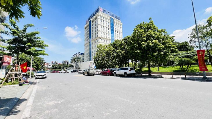 phân lô mặt phố Hoàng Như Tiếp, 100m x 4 tầng, mặt tiền 18m, dòng tiền 1 tỷ/năm