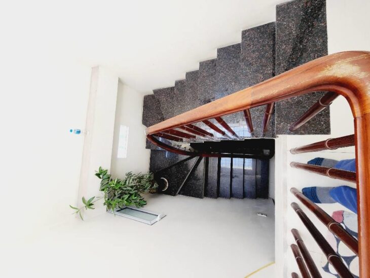 Bán nhà phố Thuỵ Phương 37m2, dân xây 5 tầng, ô tô đỗ cửa chỉ hơn 6 tỷ