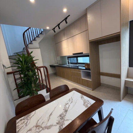 Nhà đẹp Bát Khối- Phân Lô- Ô tô đỗ cửa- 3 bưới ô tô tránh xây mới ti h 15 ngày bàn giao chỉ hơn 5đ