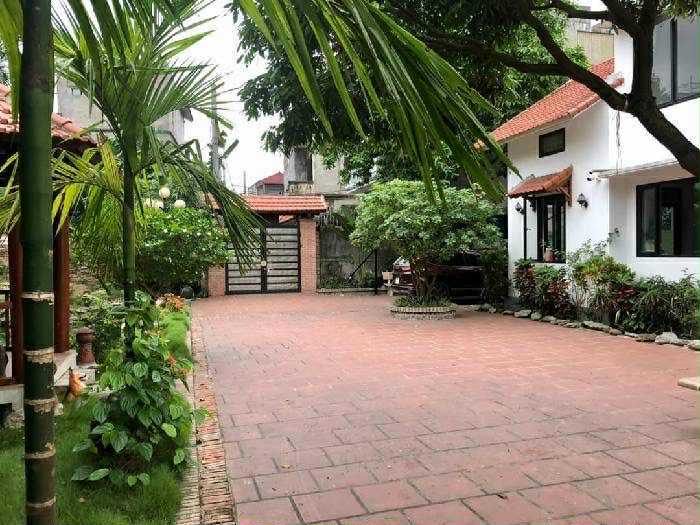 biệt thự sân vườn Bồ Đề, 1200m x 3 tầng, mặt tiền 25m, tựa sơn hướng thuỷ, nội thất cao cấp, tiểu