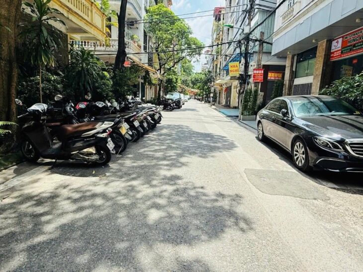 BÁN NHÀ PHẠM TUẤN TÀI CẦU GIẤY PHÂN LÔ Ô TÔ TRÁNH Ô TÔ VÀO NHÀ 50M 19 TỶ
