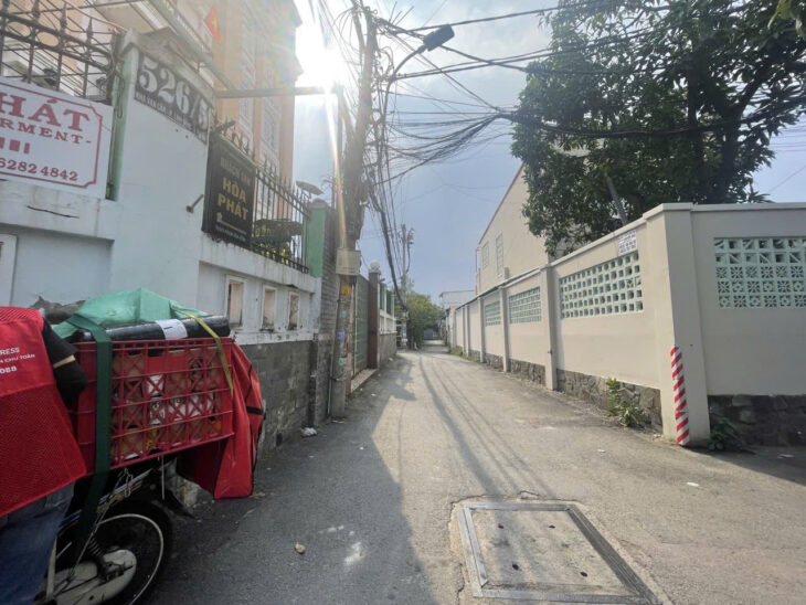 KHÁCH SẠN LÔ GÓC 3 MẶT TIỀN VỚI 5 TẦNG – CÓ HẦM VÀ THANG MÁY