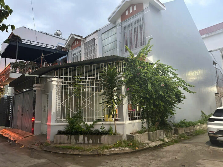 Nhà 2 tầng 2 MT cách đường Điện Biên Phủ chỉ 1 căn nhà: