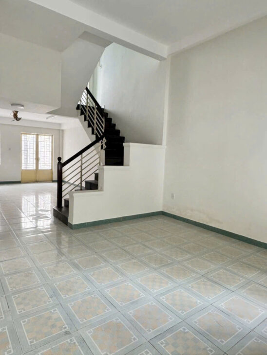 Nhà 2 tầng 2 MT cách đường Điện Biên Phủ chỉ 1 căn nhà: