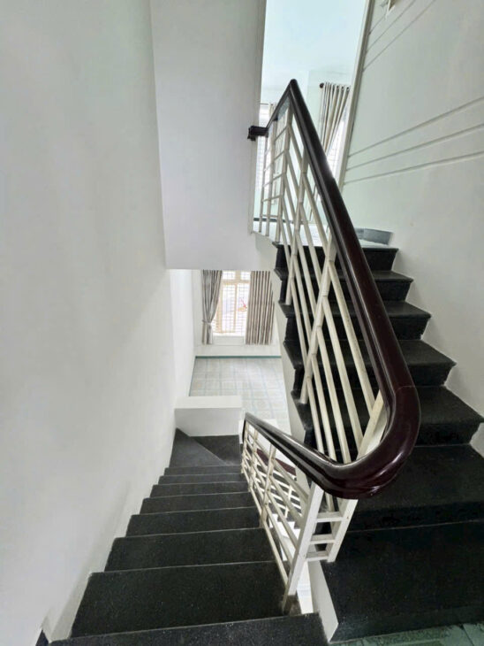 Nhà 2 tầng 2 MT cách đường Điện Biên Phủ chỉ 1 căn nhà: