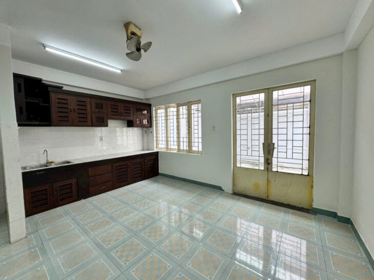 Nhà 2 tầng 2 MT cách đường Điện Biên Phủ chỉ 1 căn nhà: